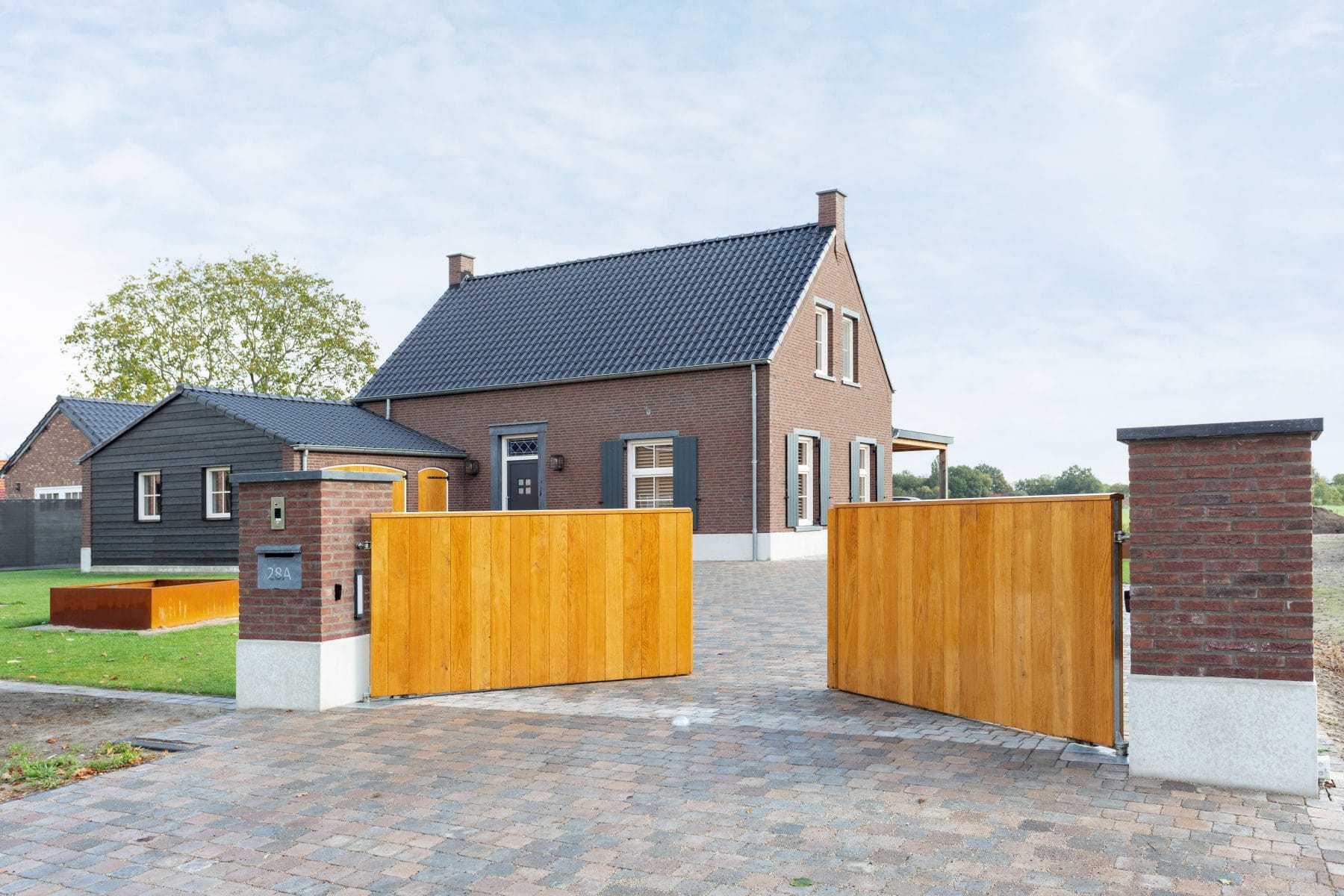 Automatische houten poort